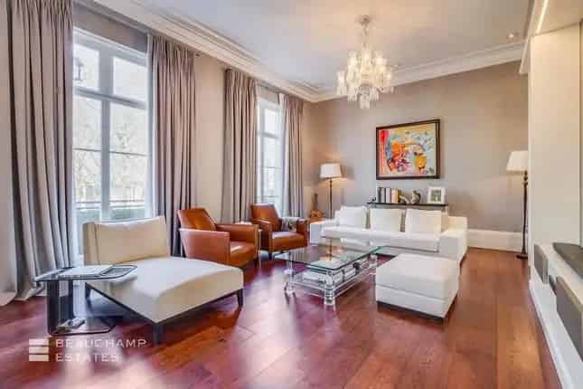 3-Bed Apartment Buckingham Gate London SW1E Luxurious Living