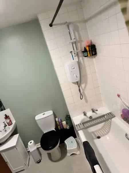 2 Bed House Near Redlands School Shops Tesco Lidl