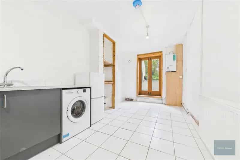 1 Bedroom Basement Apartment - Modern Amenities Available Now
