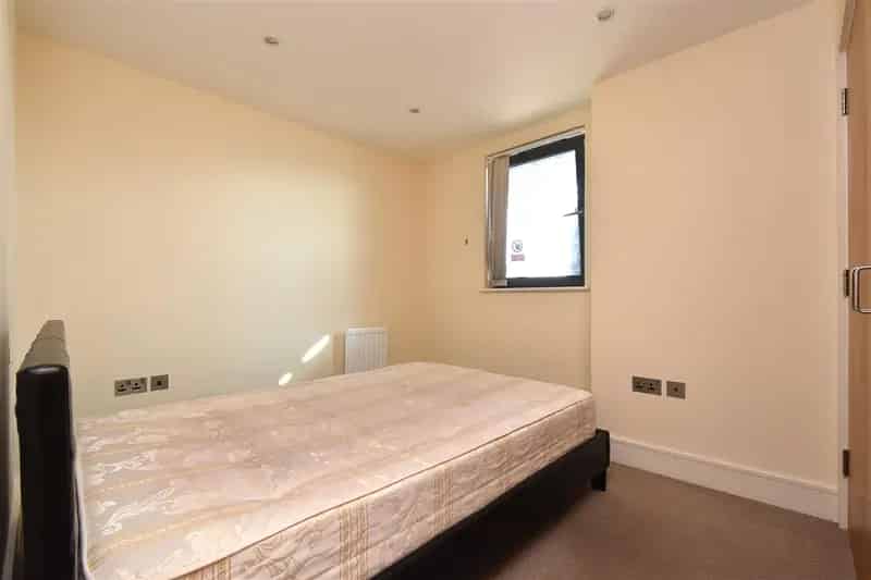 1 Bedroom Apartment near Langdon Park DLR Station