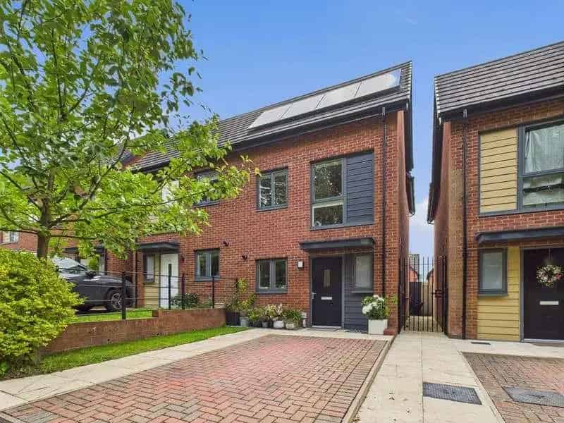 2 Bed Semi-Detached House For Sale Near Amenities