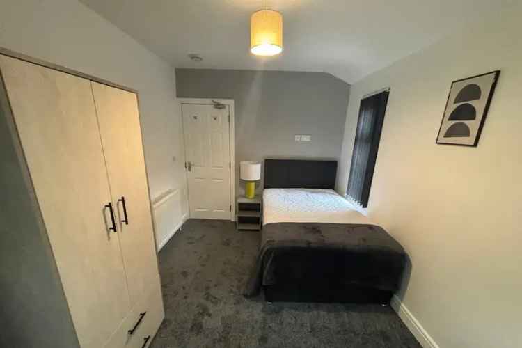 Double Room in Warrington House Share - Newly Refurbished