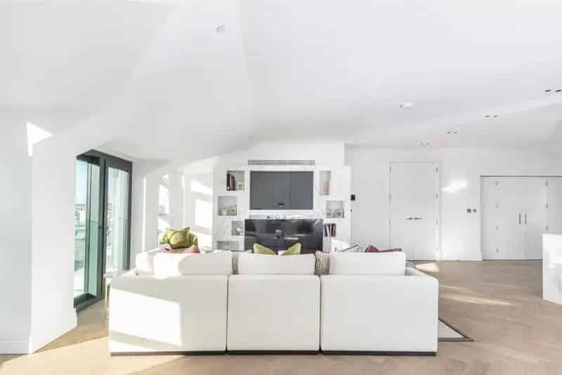 Luxury 3-Bedroom Penthouse Apartment Kensington Garden Square