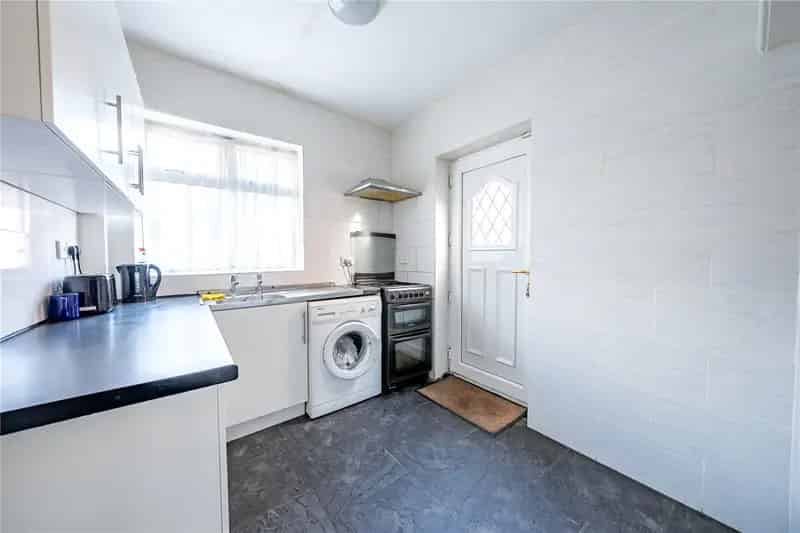 3 Bed Semi-Detached House LS17 - Family Home