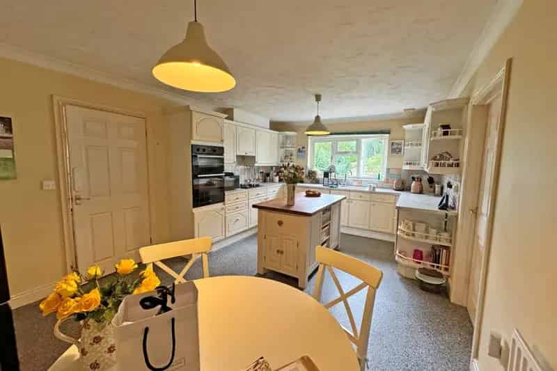 Spacious Detached Family Home with Cathedral Views