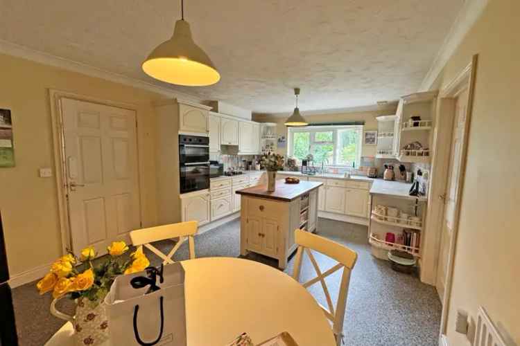 Spacious Detached Family Home with Cathedral Views
