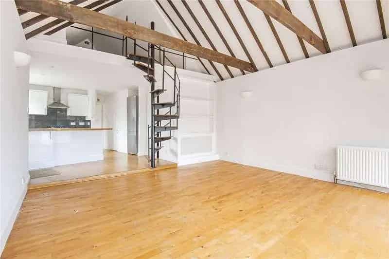 5 bed house for sale