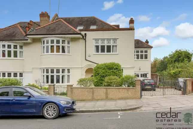 Semi-detached House for Sale West Hampstead NW2