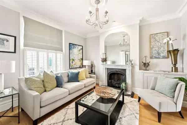 Chelsea House For Sale: 3 Beds,  Conservatory, Private Patio, Planning Permission Granted