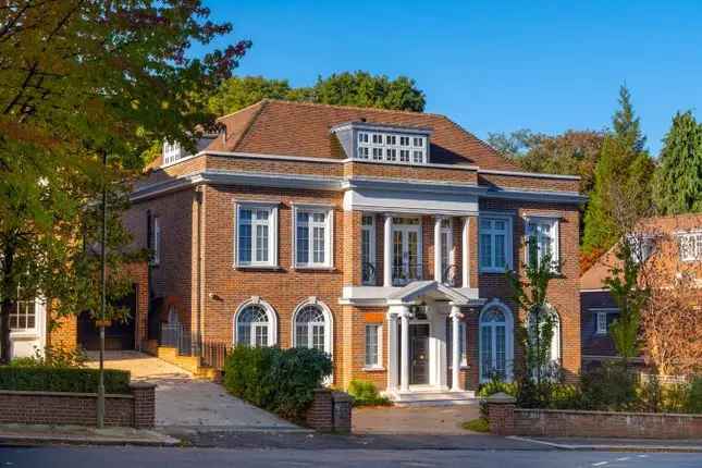 Luxury Detached House for Rent in Hampstead Garden Suburb