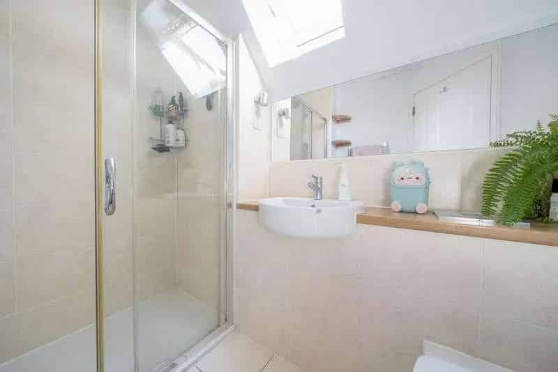 4 Bedroom House for Sale in Ottershaw