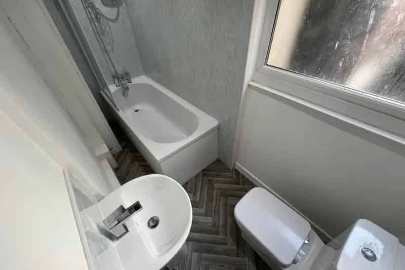 Studio Flat Roath July 25 Fitted Kitchen Close to Roath Park