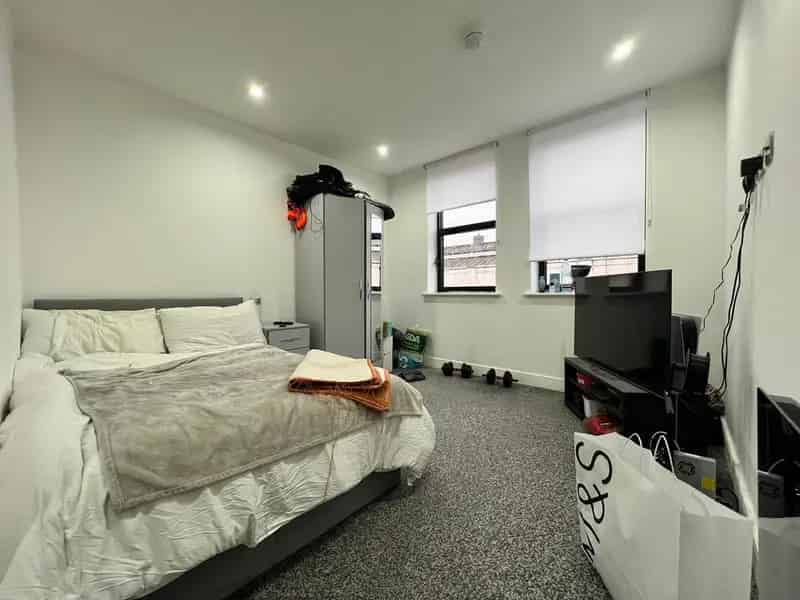 Modern Ensuite Room in City Centre Flat Share - All Bills Included