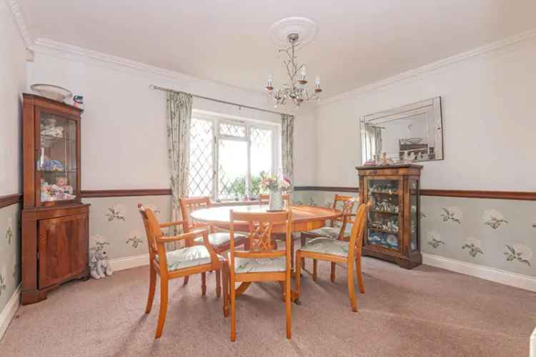 4 Bedroom Detached House For Sale in Eggington