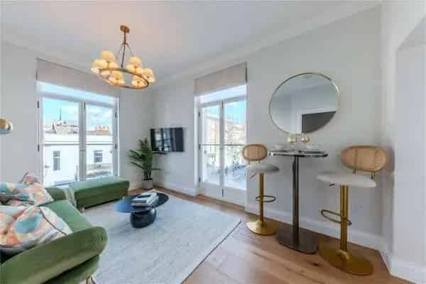 2 Bed 2 Bath Apartment in Period Building  London W8