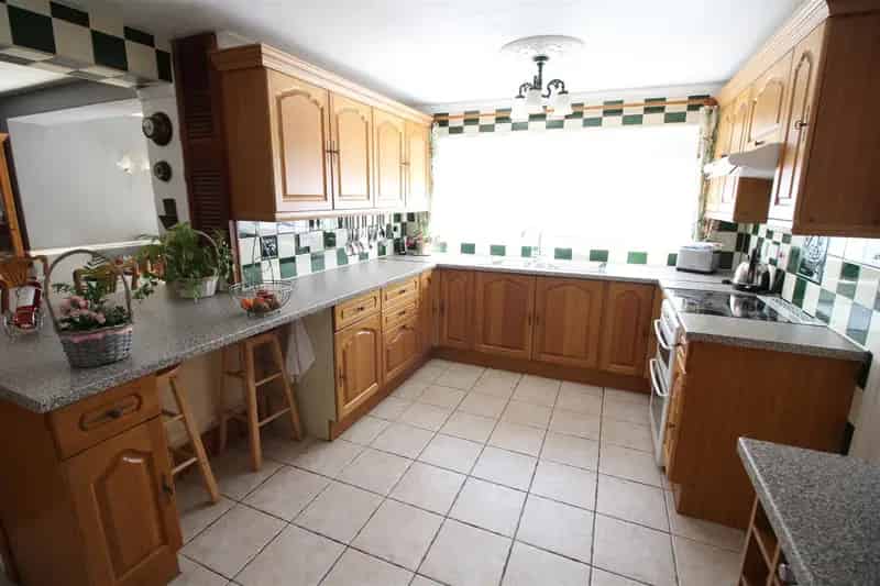 3 Bedroom Semi Detached House to Rent Extended Family Home