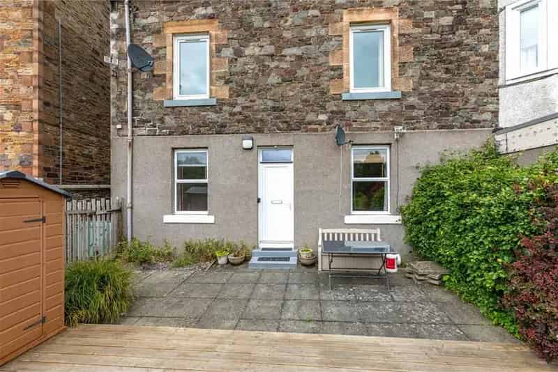2 Bed Flat Galashiels Lower Ground Floor Modern Kitchen Large Lounge