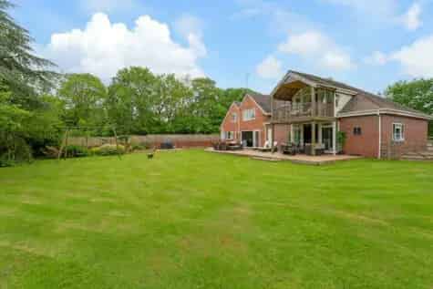 Exceptional 6-Bed Detached Home with 6 Acres and Outbuildings