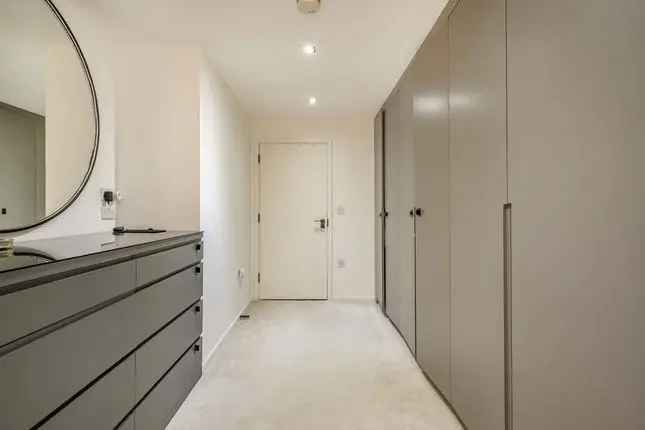 Maisonette to rent in Farm Lane, London SW6