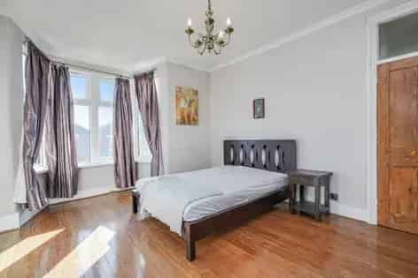 1 Bedroom Flat 53m² London - Modern Flat for Young Professionals