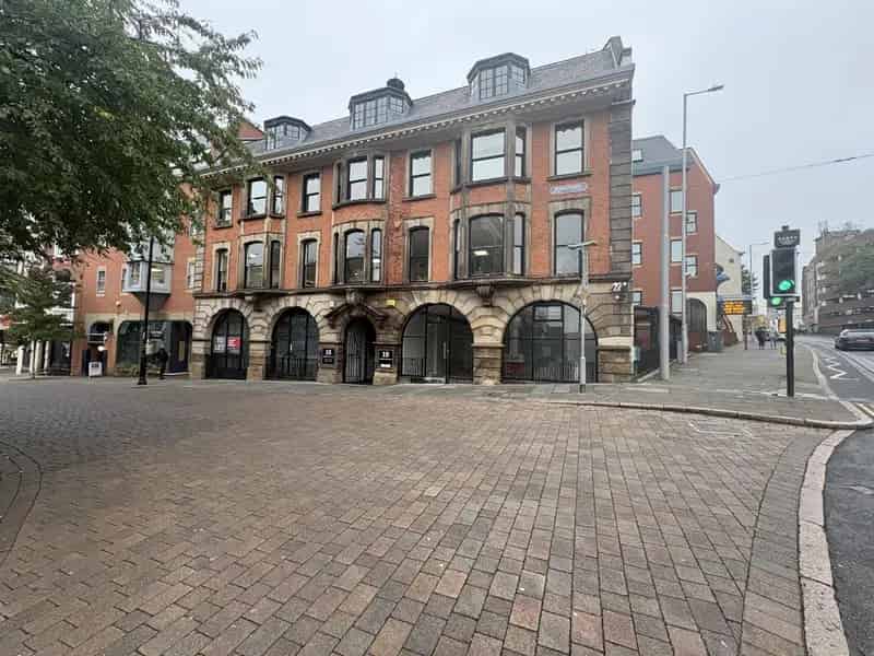 Grade II Listed Building with Modern Offices and Retail Units