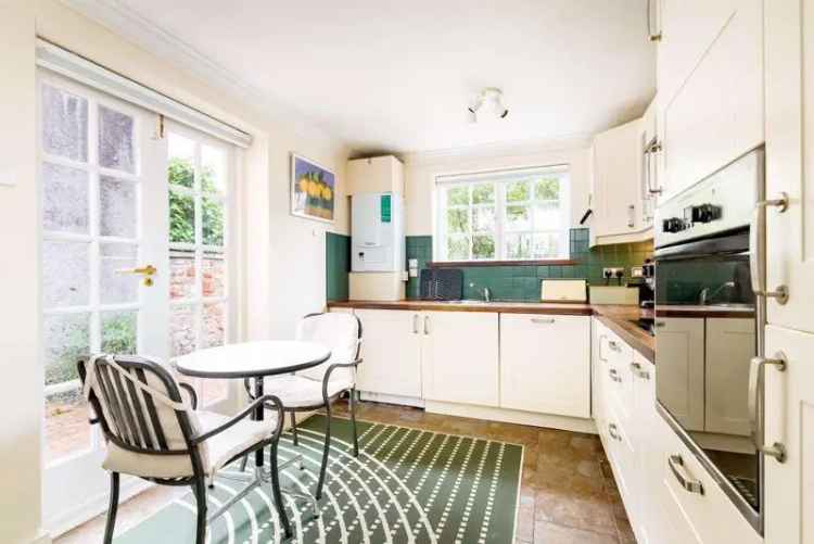 2 Bedroom Garden Maisonette For Sale