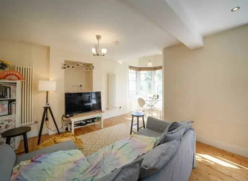 Two Double Bedroom Flat Refurbished Modern Kitchen En Suite