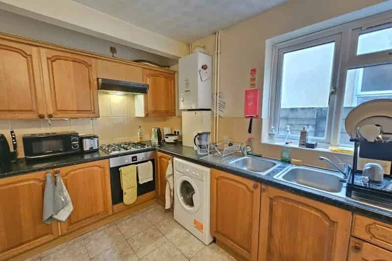 Six Double Bedroom Student House Near Southampton Universities