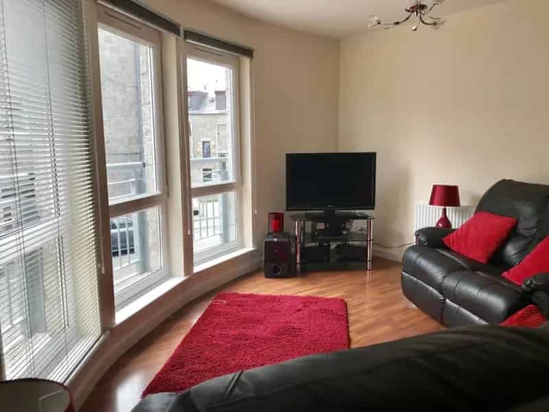 2 Bedroom Flat To Rent Available 11082025