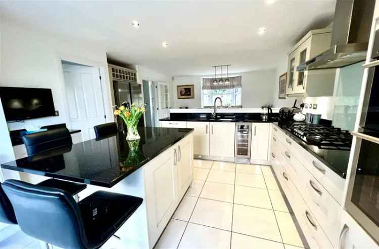 Detached House for sale with 6 bedrooms, Heron Close, Netherton