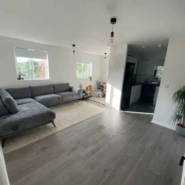 Flat For Rent in Hertsmere, England