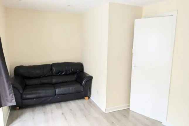 Flat to rent in St Vincent Street, Charing Cross, Glasgow G3