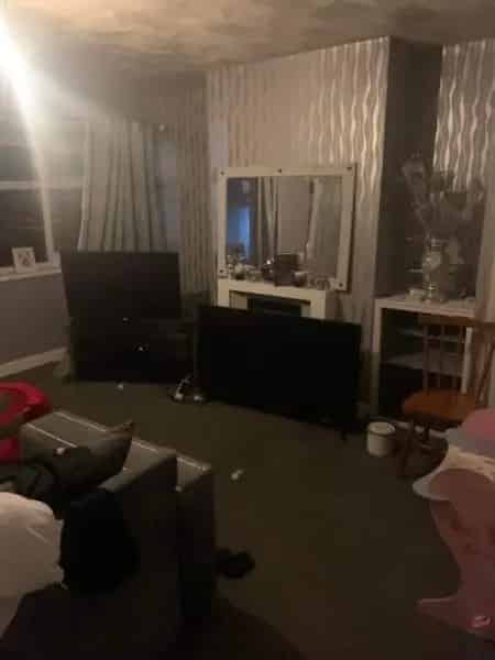 Large 2-Bedroom Flat Near Schools and Shops
