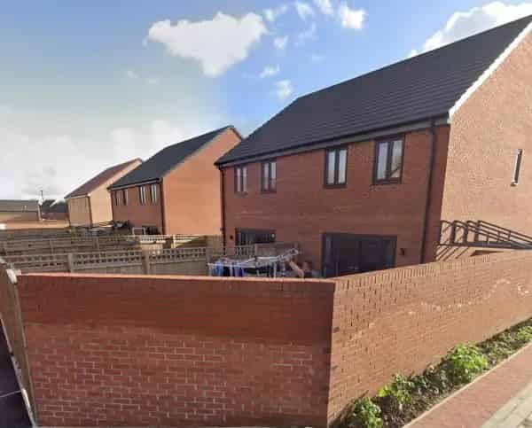 3 Bedroom House Near Shops