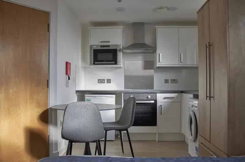 1 Bedroom Ground Floor Flat to Rent for Students and Young Graduates