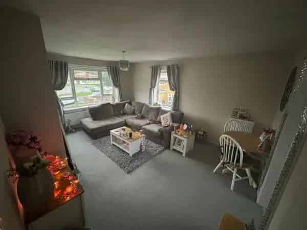 2 Bed Maisonette with Garden Near Amenities