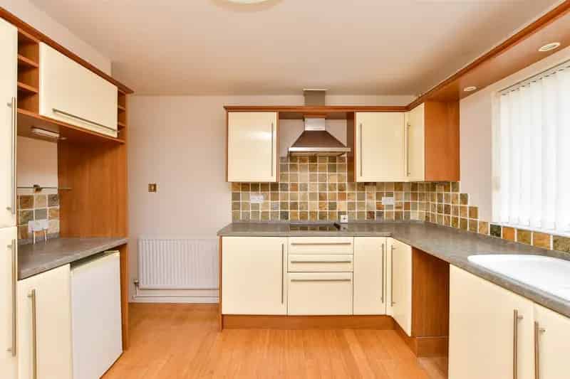 3 Bedroom Detached Bungalow Near the Sea