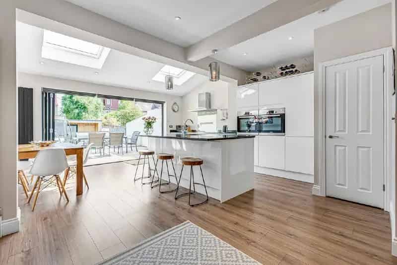 4 Bedroom Family Home in Raynes Park