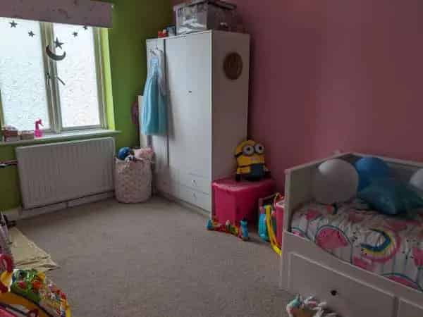 2 Bed Ground Floor Flat Near Train Station Central London