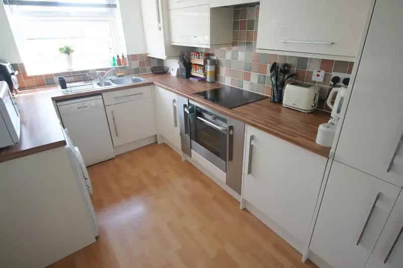 2 Bedroom Flat to Let in Netley Abbey Town Centre