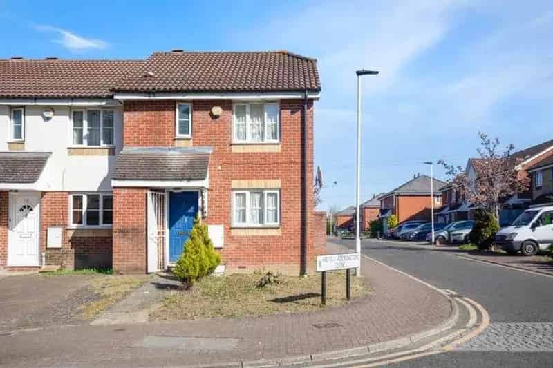 3 Bedroom End Terrace House for Sale