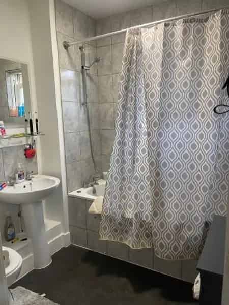 First Floor Flat Teddington Near High Street and Kingston