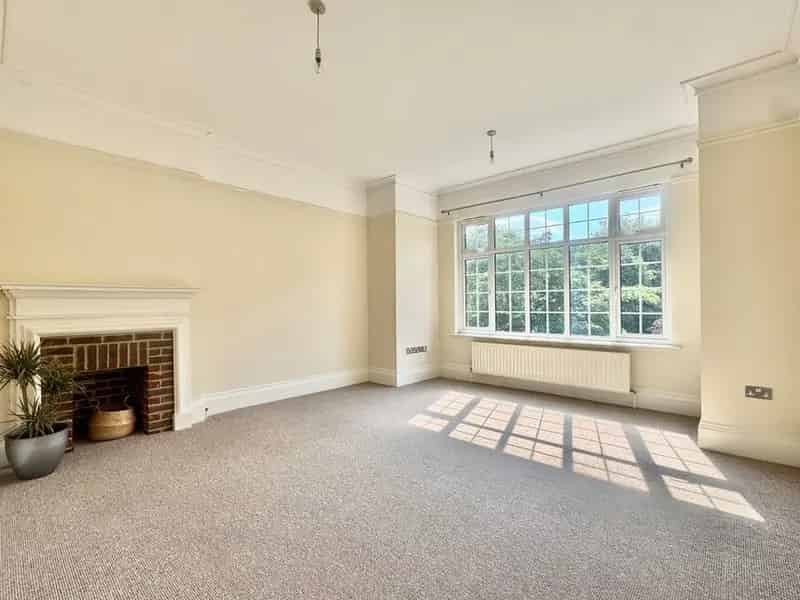 2 Bedroom Flat for Sale Folkestone Kent CT20
