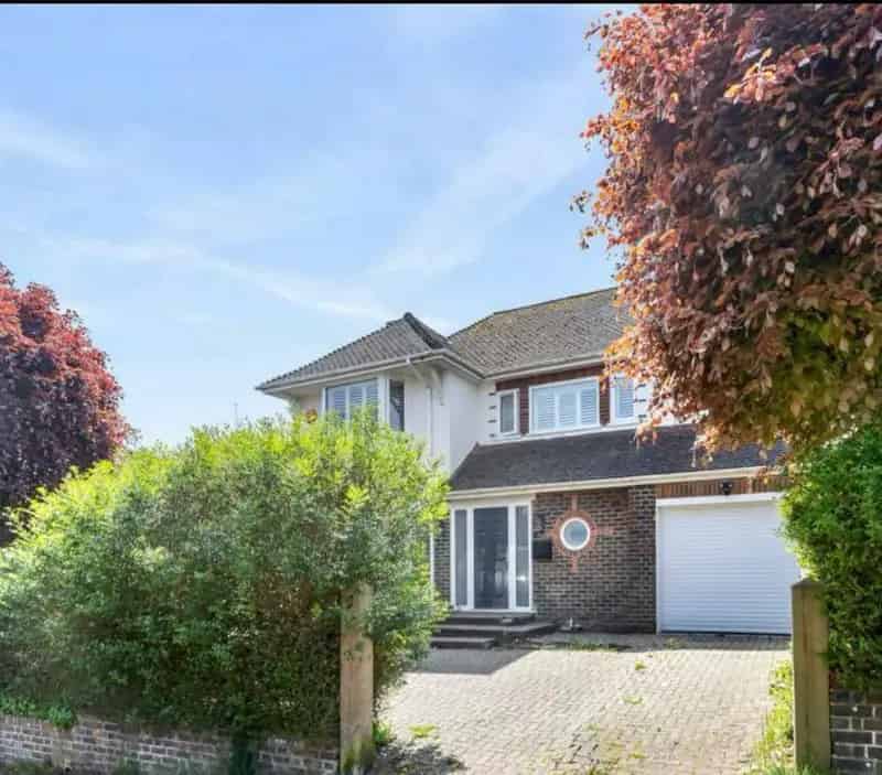4 Bedroom Detached House Near Dyke Road Avenue