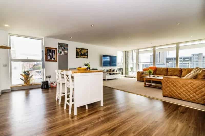 2 Bedroom Luxury Apartment for Sale Salford M50