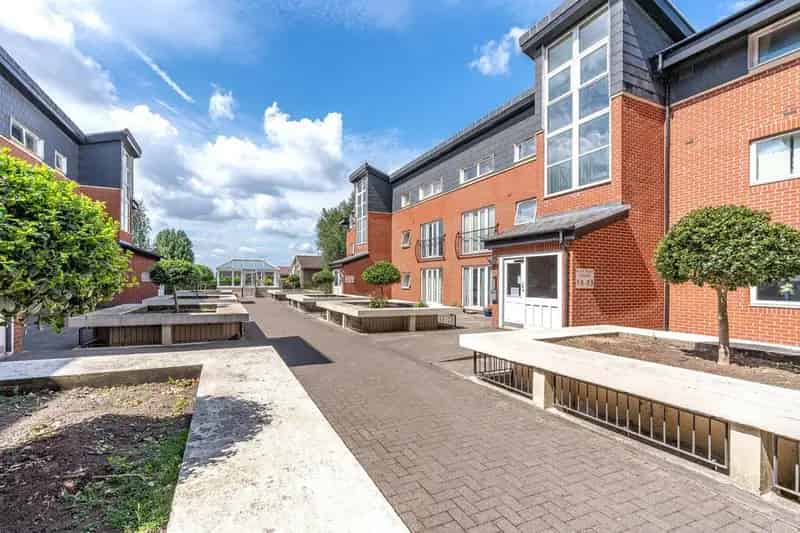 2 Bedroom Flat for Sale Beautiful Apartment with Parking