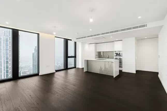 Flat for Sale in Bondway London SW8