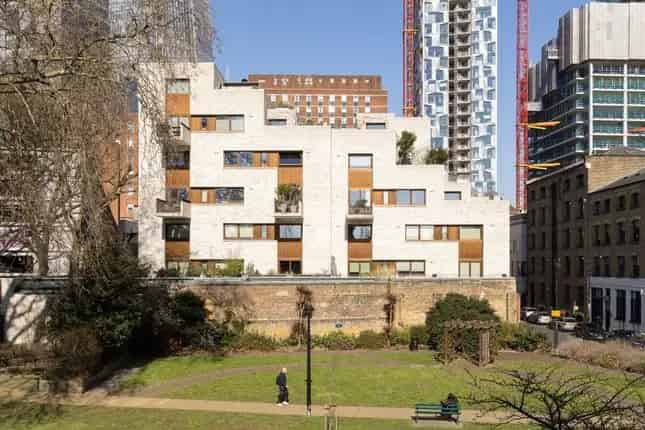 Luxury Bermondsey Apartment with Roof Terrace and City Views