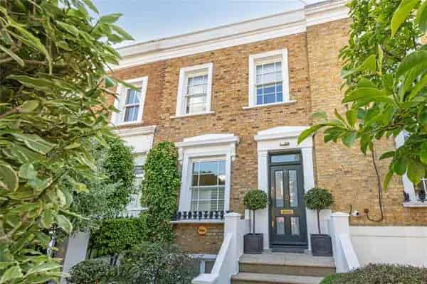 Beautiful House with Garden in Clapham