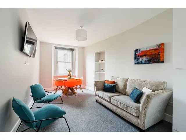 3 Bedroom Flat for Sale in Edinburghs Abbeyhill